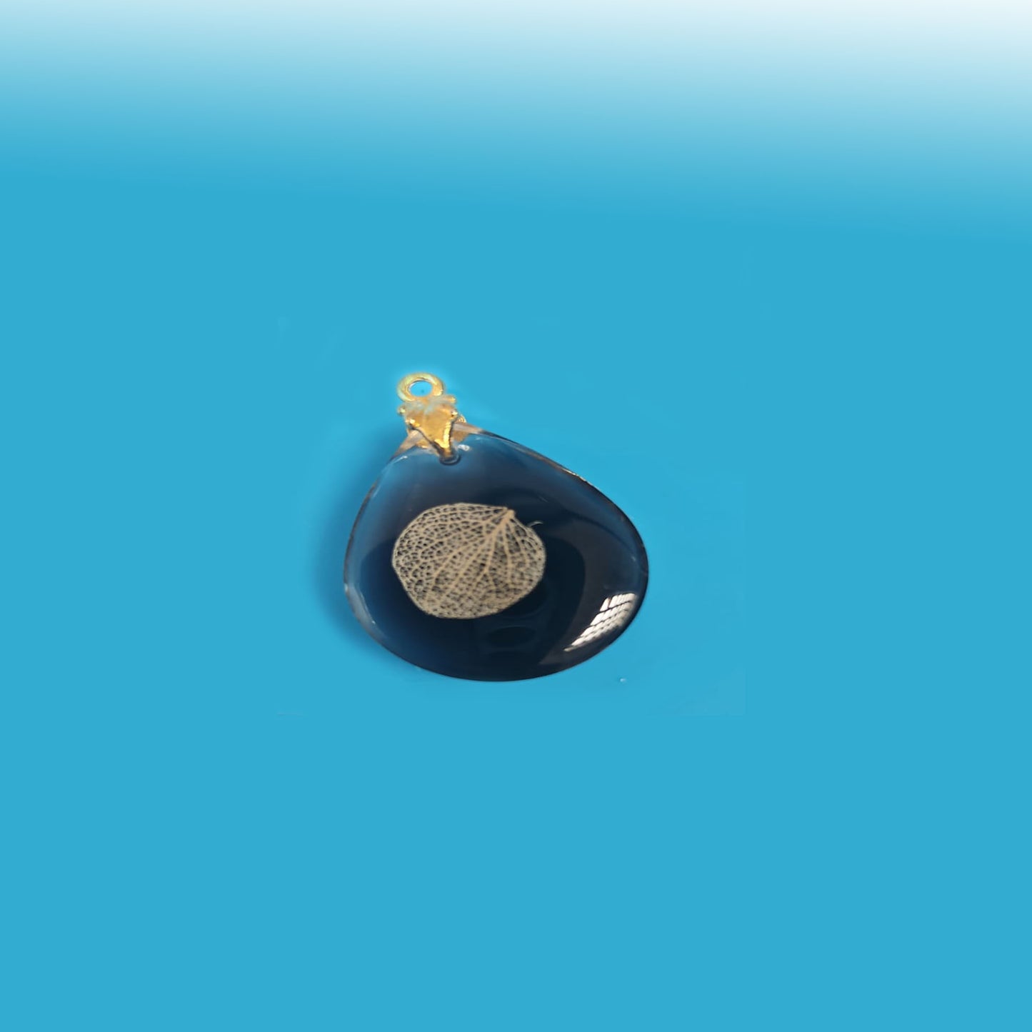 Pingente Elegante Pedra Natural com Moldura Preta e Acabamento Dourado - Colar Moderno Minimalista